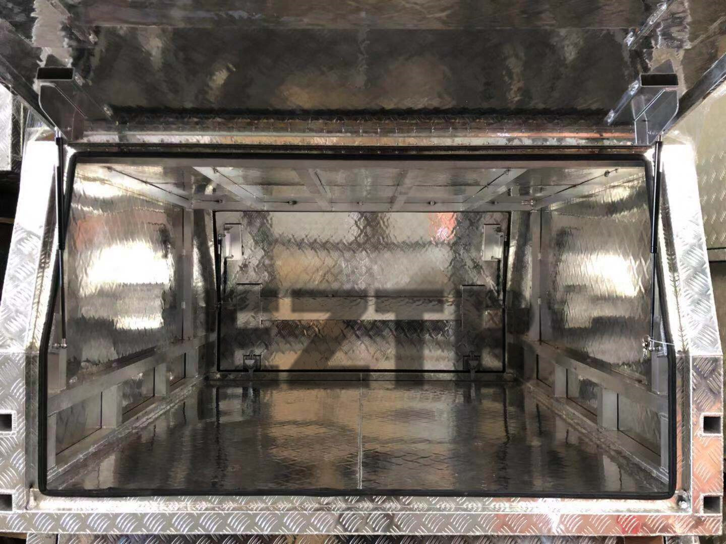 1800mm x 1000mm High Checker Plate Aluminium Canopy