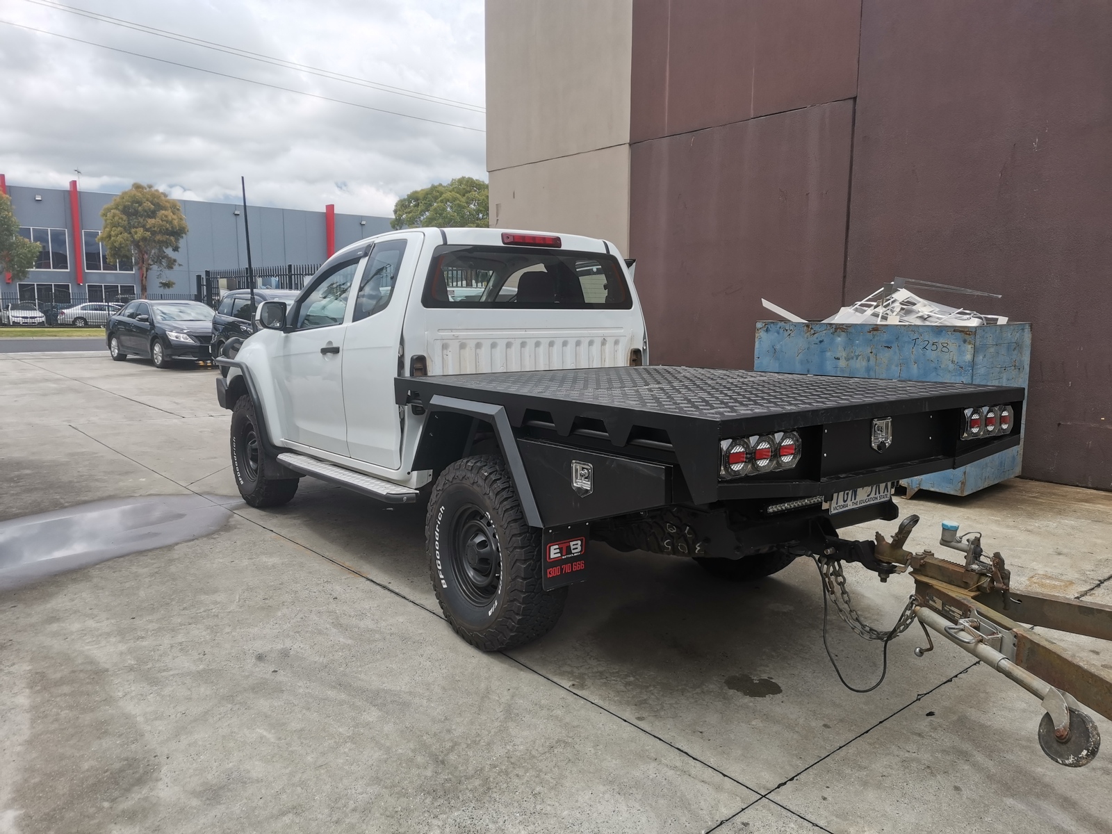 Hilux single cab tray size deals