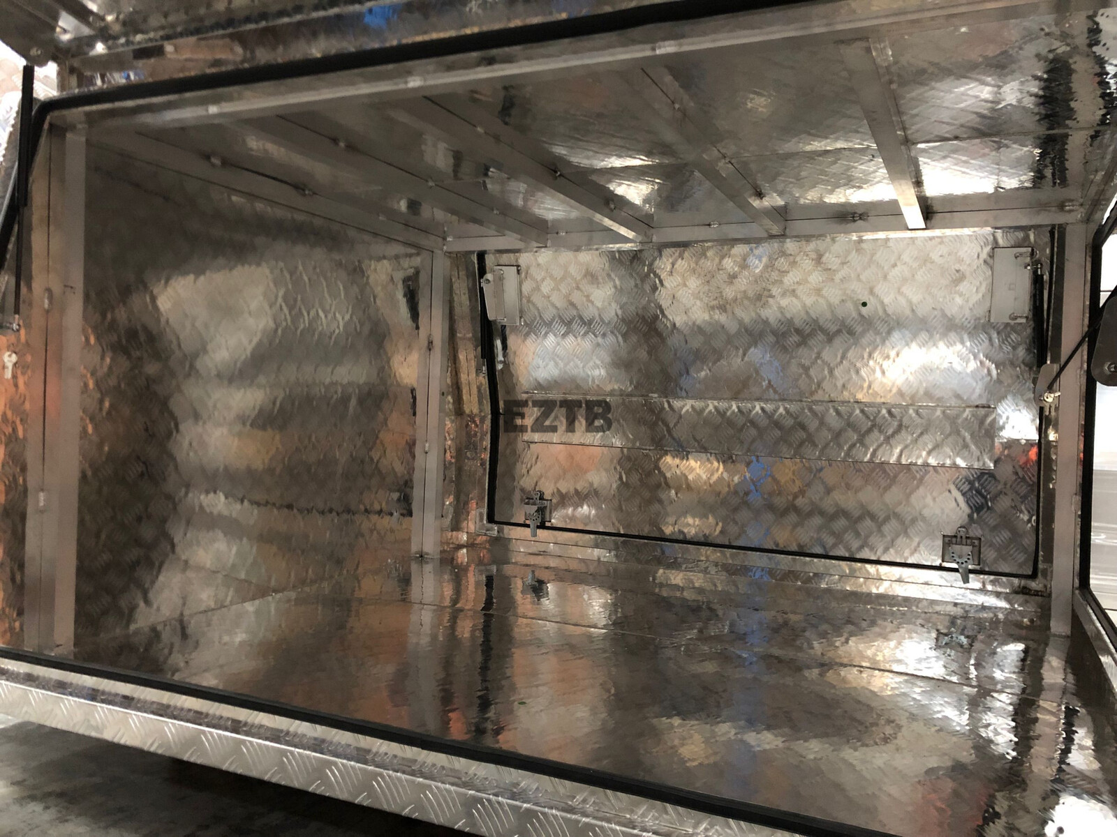 3 Doors 1600 x 1000mm High Checker Plate Aluminium Canopy 