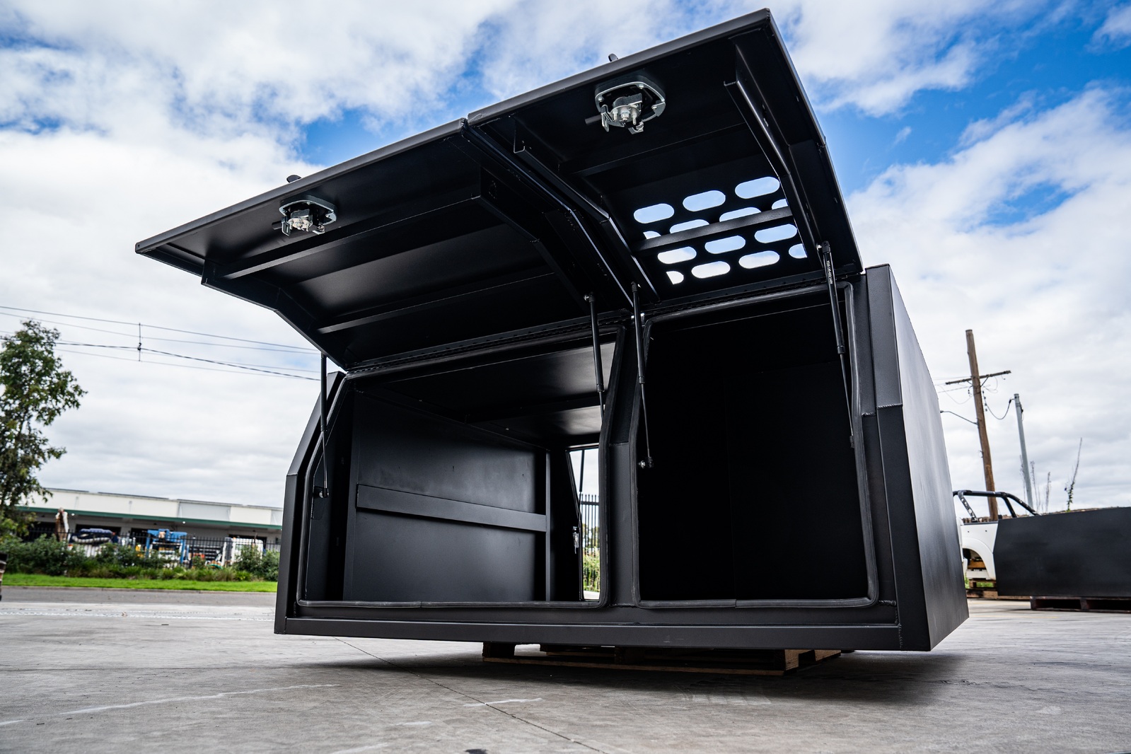1800mm Flat Aluminium Ute Canopy Dog Box - Black
